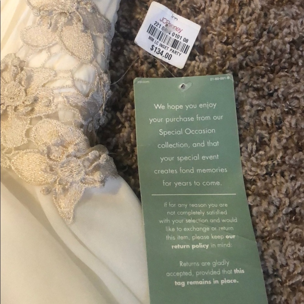 Dress - Picture 2 of 3